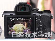 索尼推出全画幅无反相机新品“α7 II”